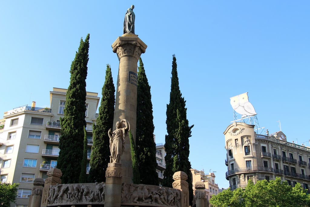 Monument a Jacint Verdaguer. Памятник отцу Жасинту Вердагеру в Барселоне