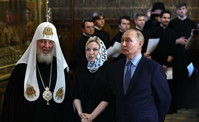 Президент России в Троице-Сергиевой лавре поклонился иконе Святой Троицы