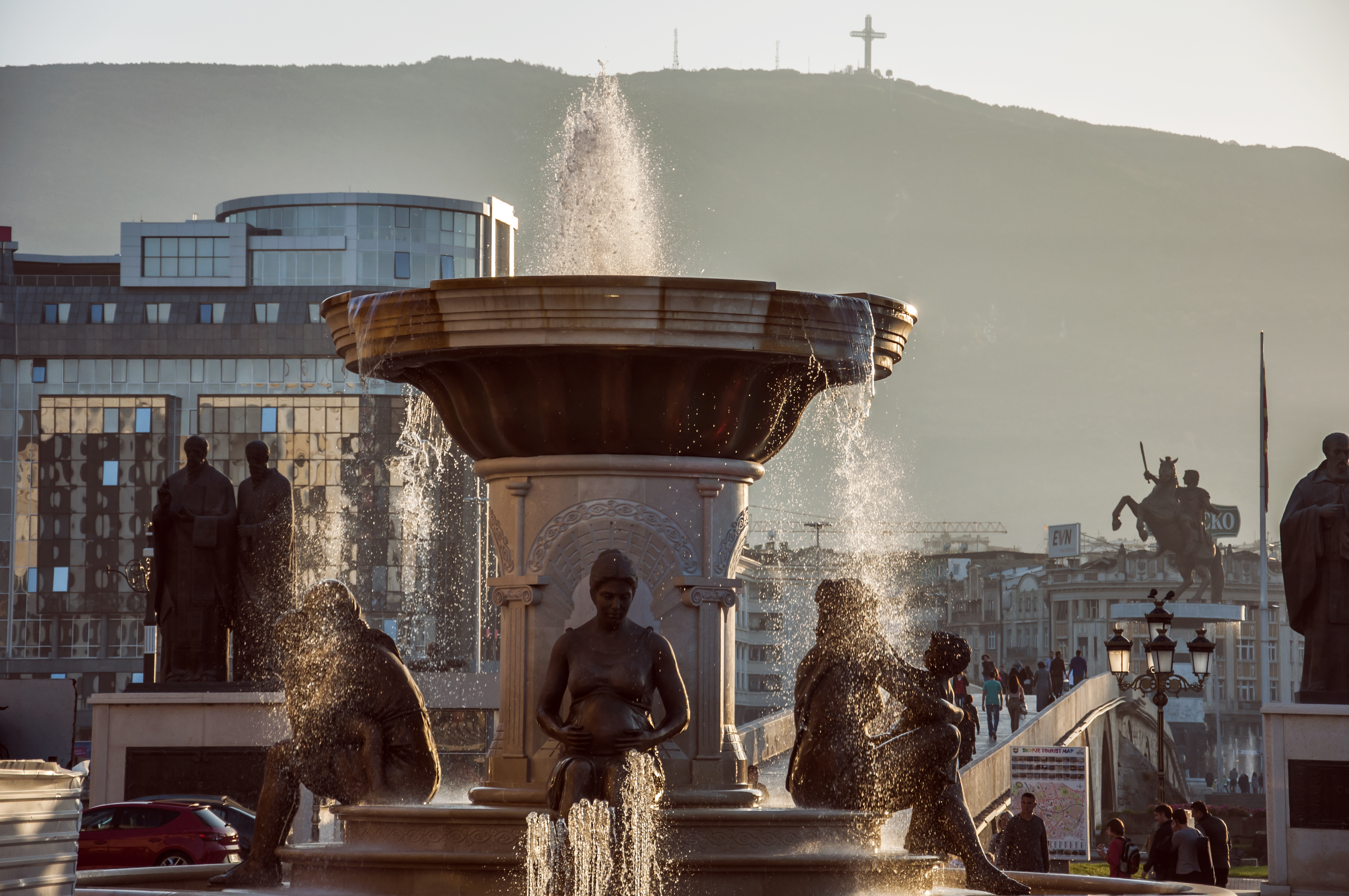 Фонтан Матерей Македонии в Скопье