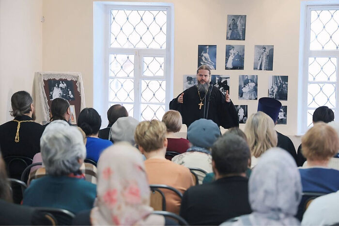 Выставка фотографий Царской семьи открылась в Волоколамском кремле