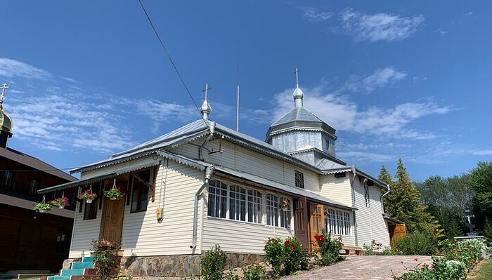 В Старых Бросковцах на Буковине сторонники «ПЦУ» захватили храм канонической Церкви