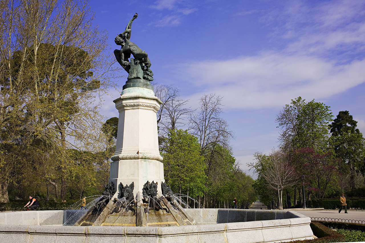 El Angel Caido. Скульптура «Падший ангел» в Мадриде, Испания