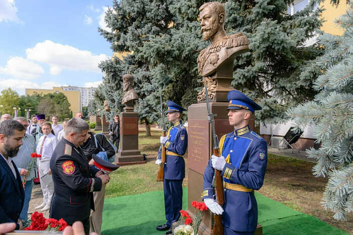 В Краснодаре открыли памятник Государю Николаю II
