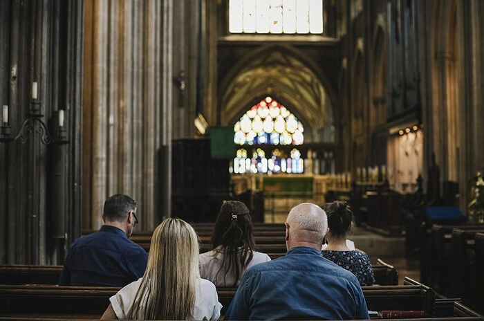 Генеральный Синод церкви Англии проголосовал против церемонии «благословения» однополых пар