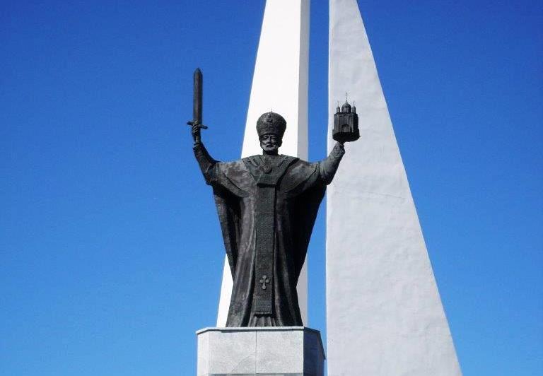 Памятник Николаю Чудотворцу в Калининграде