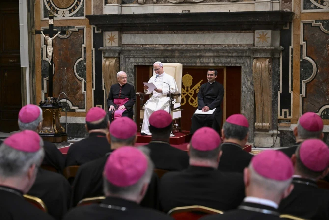 Папа Лев XIV: Церковь "всегда будет защищать священное право верить в Бога