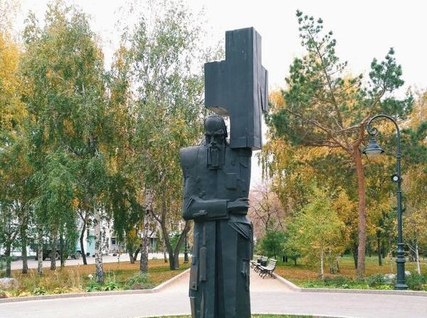 «Крест несущий»: памятник Ф.М. Достоевскому в Омске