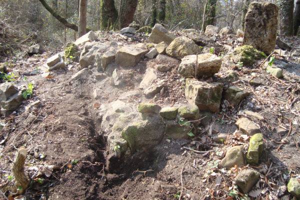 В Сочи обнаружили основание средневекового храма