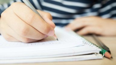 После жалобы девочки, которую учили молиться перед едой, Верховный суд Британии признал методику преподавания религии в школах Северной Ирландии «незаконной»