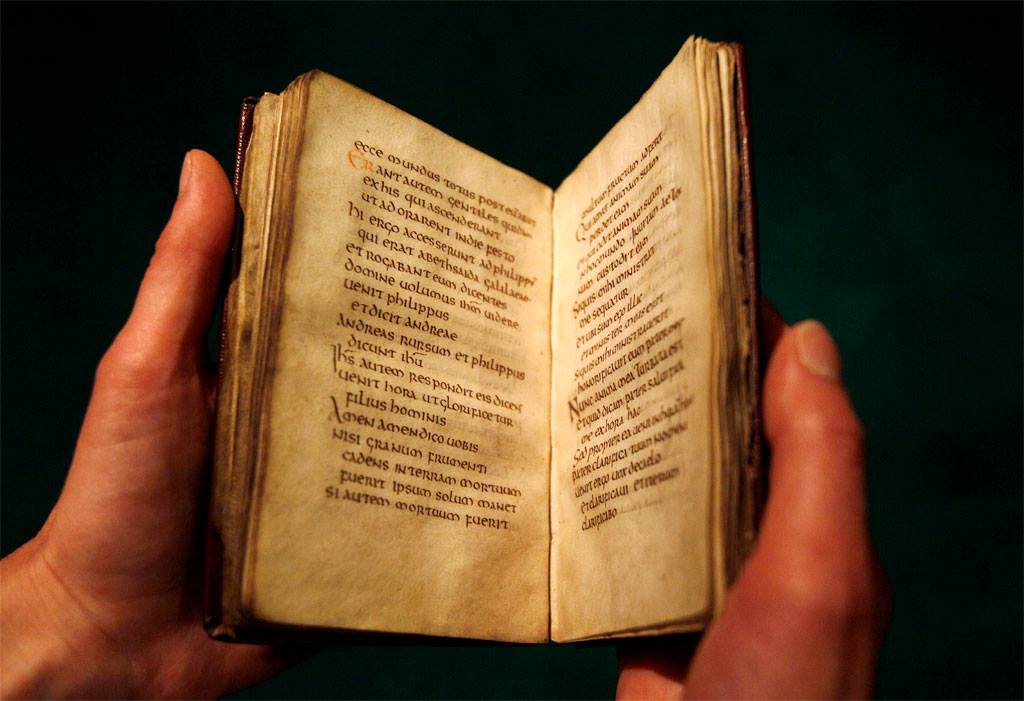 Британская библиотека покажет самую старую книгу в Европе — Катбертово евангелие