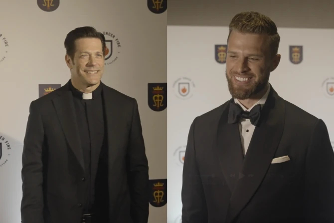 Отец Майк Шмитц, Харрисон Баткер обсуждают католическое домашнее образование на торжественном мероприятии в Нэшвилле