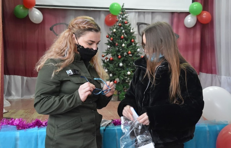 Оправу для очков каждая из женщин выбрала самостоятельно