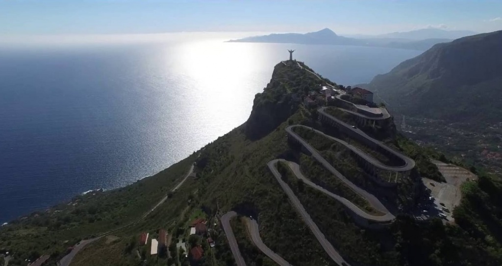 Серпантин, ведущий на вершину Сан-Бьяджо