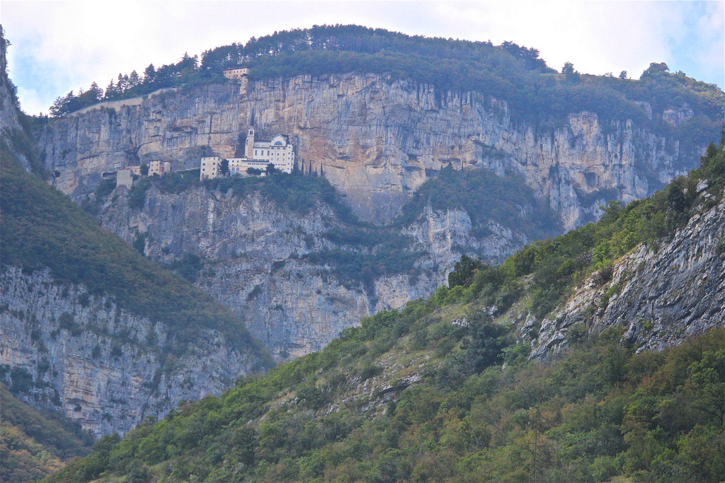 Трудно представить, как средневековые зодчие это построили