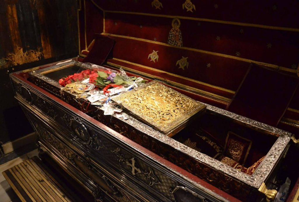 Рака с мощами святителя в храме на острове Корфу