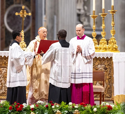 Папа Франциск был "верен своей миссии", сказал кардинал на девятой мессе Novendiales