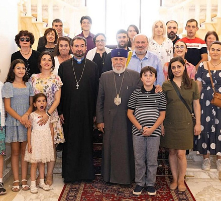 Католикос Всех Армян принял паломников Армянской Восточной епархии США