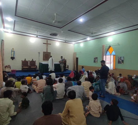 Католическое миссионерское начинание в Пакистане делится Евангелием и освобождает христиан из рабства