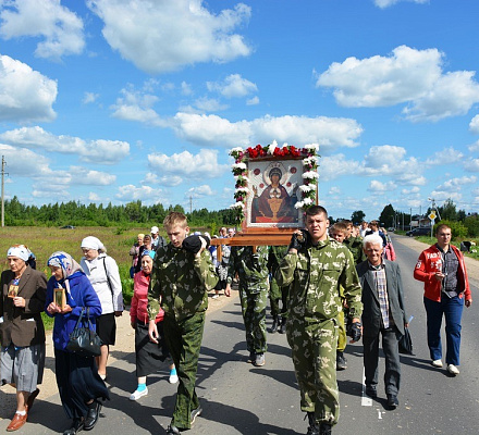 Die Gläubigen von Kstow haben die Prozession zur Unterstützung der Nüchternheit bestanden