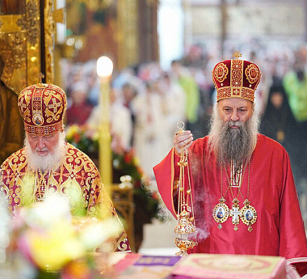 Предстоятели Русской и Сербской Православных Церквей совершили Литургию в Троице-Сергиевой лавре