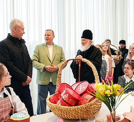 Святейший Патриарх Кирилл посетил благотворительный фестиваль «Пасхальный дар» в Москве