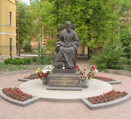 Identische Denkmäler für den gerechten Johannes von Kronstadt werden in Russland, Deutschland und den USA erscheinen