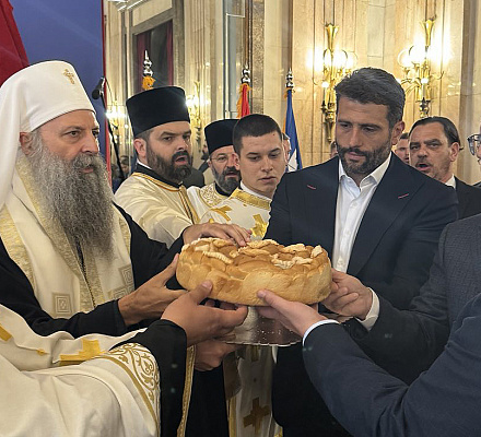 Патриарх Порфирий отслужил торжественный славянский сан на Городском Собрании Белграда