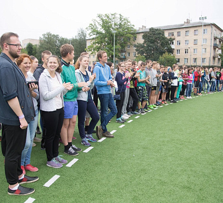 In Moskau wurde eine Fotoausstellung zum Thema Kindersport auf dem Tempelgelände eröffnet