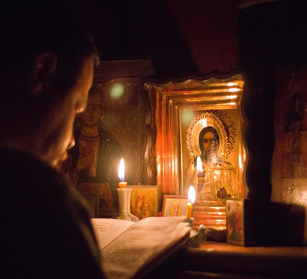 Зачем читать молитвенное правило утром и вечером