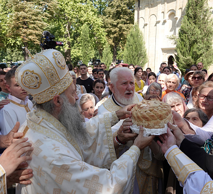 В день Святого Петра Патриарх Порфирий совершил богослужение в церкви Святых Апостолов Петра и Павла на Топчидере