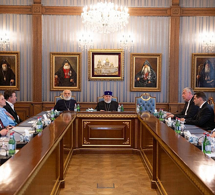 Католикос Всех Армян принял членов организации "Каритас Германии"