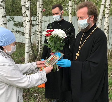 Die Mitarbeiter der Kirche zu Hause gratulierten zum Tag der Myrrhen tragenden Frauen