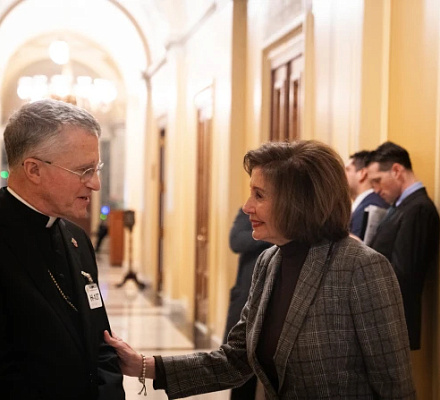 Броглио возглавил мессу в Капитолии США и встретился с Пелоси