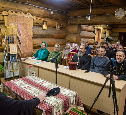 Представитель Синодального отдела по благотворительности провел в Мурманске семинар по поддержке вернувшихся с фронта