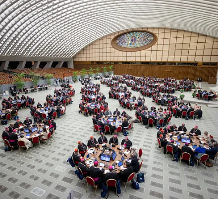 Синод исключает женщин-дьяконов; заседания призваны стать "лабораториями синодальной жизни
