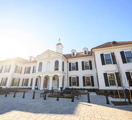 Католическая школа в Массачусетсе расширяется за счет строительства здания в классическом стиле стоимостью 20 миллионов долларов