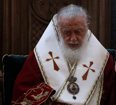 Der georgische Patriarch Ilia II. Tauft 620 weitere Kinder