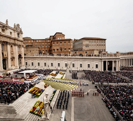 Как была сохранена традиция голландских цветов на пасхальной мессе Папы Римского