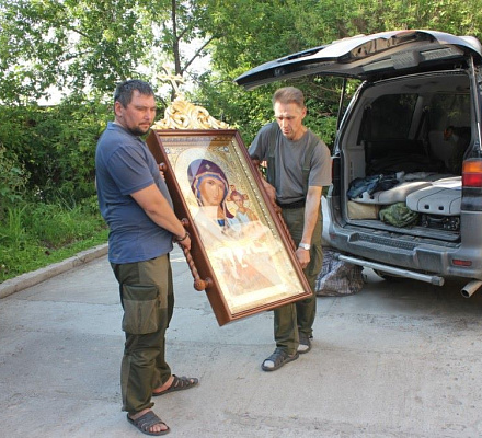 Von Magadan aus erreichte die Automobilprozession die Grenze zwischen Asien und Europa