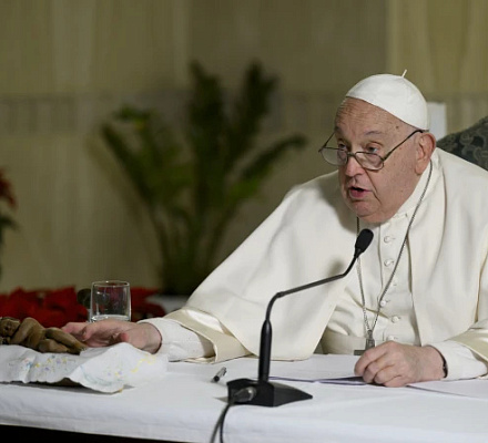 Папа Франциск делает неожиданную остановку в фонде, поддерживающем глобальные благотворительные проекты