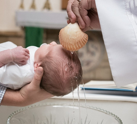 Glückverheißende Tage für die Babytaufe