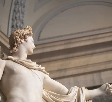 Музеи Ватикана открывают "культовую статую" Аполлона Бельведерского после многолетних реставрационных работ