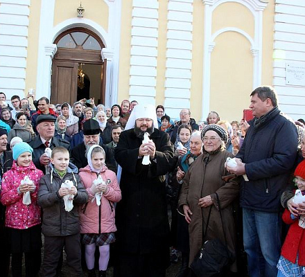 Smolensk: Der erste Gottesdienst fand in der wiederbelebten Verkündigungskirche auf dem Domberg statt