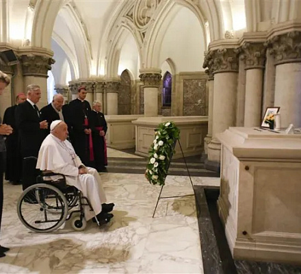 Папа Франциск похвалил бельгийского короля, который предпочел отречься от престола, чтобы не подписывать закон об абортах