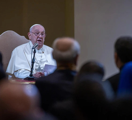 Папа Франциск в Григорианском университете предупреждает о "духовности кока-колы