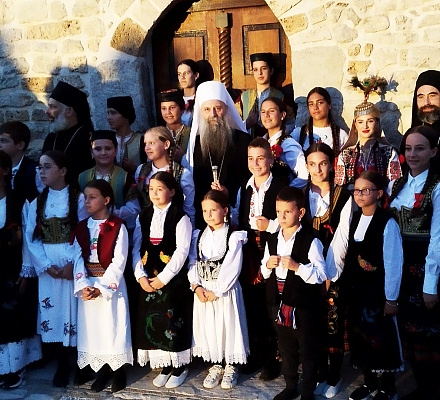 Сербского Патриарха Порфирия торжественно встретили в Джурджеви Ступови