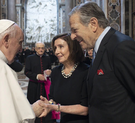 Нэнси Пелоси в интервью критикует сделку Папы Франциска с Китаем