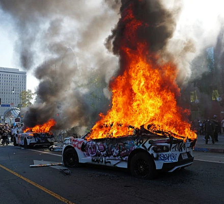 Архиепископ Гомес призывает к спокойствию и сдержанности, когда в Лос-Анджелесе вспыхивают протесты против вмешательства в дела ICE