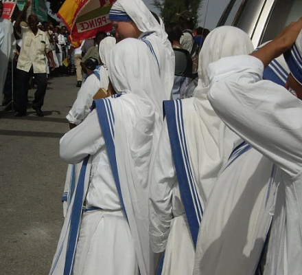 Монастырь, основанный матерью Терезой, сгорел в результате эскалации насилия на Гаити