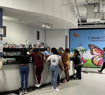 Палата представителей начала расследование роли католических неправительственных организаций в оказании помощи мигрантам